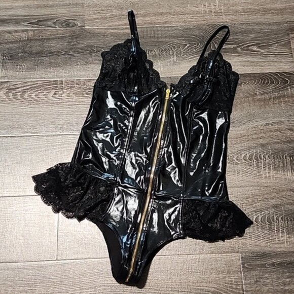 Ann Summers "Tasha" crotchless Teddy - Picture 3 of 5